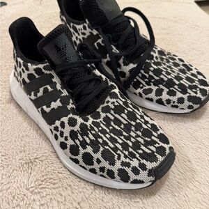 Adidas Women's Monochrome Patterned Sneakers